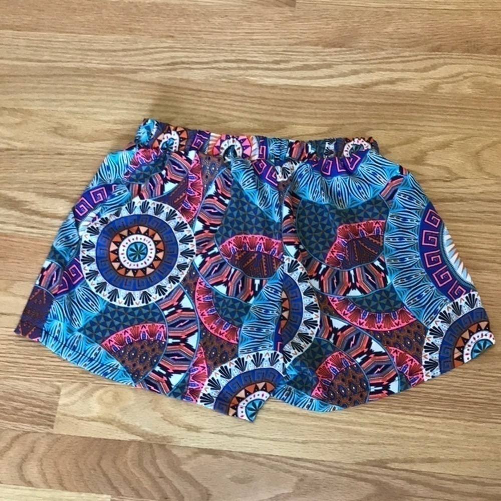 TYCHE Shorts - Picture 2 of 3